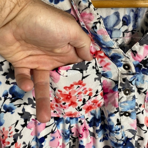 Motherhood Maternity Colorful Allover‎ Floral Print V-Neck Collared Top Small - Picture 3 of 12